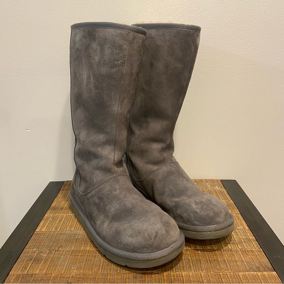 UGG Shoes - UGG Gray Leather Sheepskin Boots Womens US 9 UK 7.5 F3009G Used - Fair.